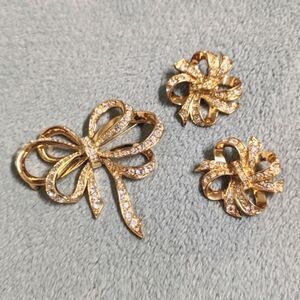 Vintage Kenneth J Lane (for Avon) Goldtone Bow Brooche/Matching Clip Earrings